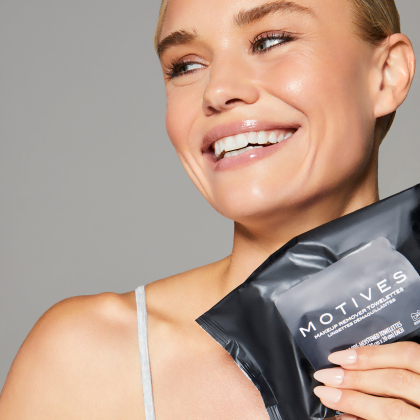 Motives&reg; Makeup Remover Towelettes alternate image