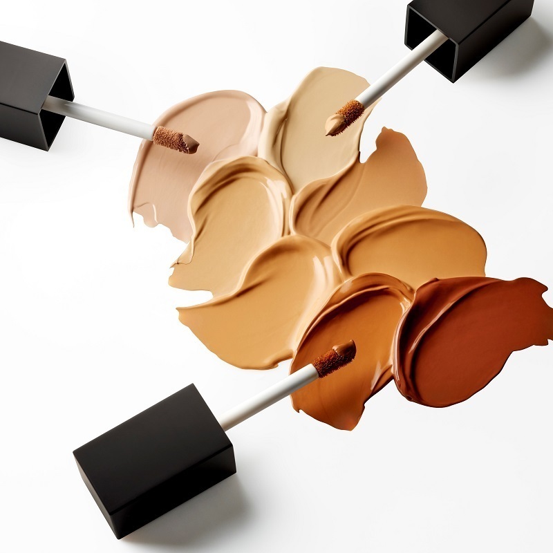 Three Motives Sculpting Concealer applicators with swatches of all eight shades