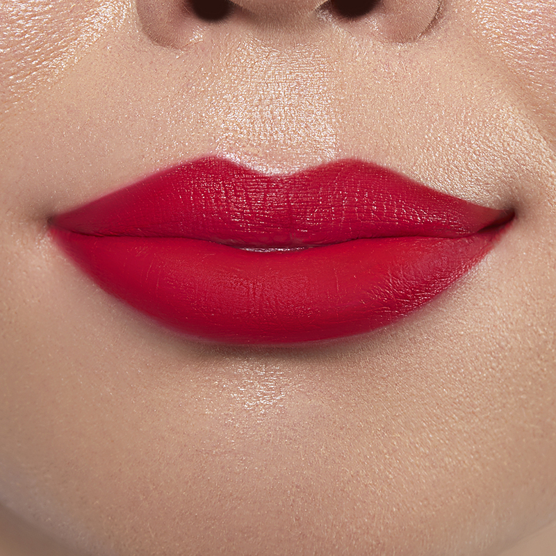 Closeup on lips of model with light skin tone wearing Motives Liquid Lipstick, color Give Me Lip