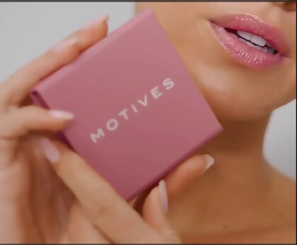 Motives&reg;裸粉4色眼影盤 alternate image