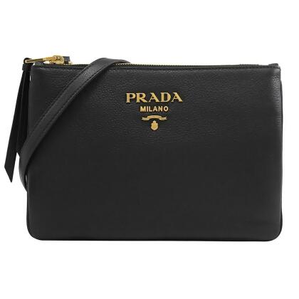 PRADA 1BH046 浮雕金字LOGO荔枝牛皮雙層斜背包.黑/金 