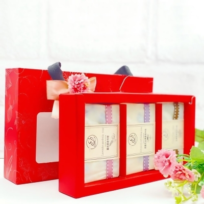 【鴻琴生活】逸佳手工皂中皂康乃馨禮盒(300g紅盒) 