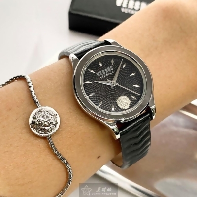 VERSUS VERSACE34mm圓形銀精鋼錶殼黑色幾何立體圖形錶盤真皮皮革深黑色錶帶款VV00330 