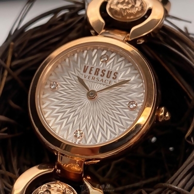 VERSUS VERSACE28mm圓形玫瑰金精鋼錶殼白色錶盤精鋼玫瑰金色錶帶款VV00359 