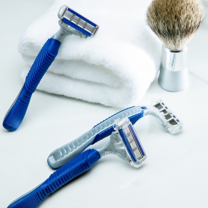 Shopping Annuity Brand Performance Razors Disposable Pack for Men, 3 razors with a white towel and shaving brush
