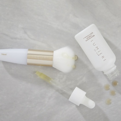 Lumière de Vie Skincare Brush Collection, treatment brush and Skin Brightening Serum showing the dropper 