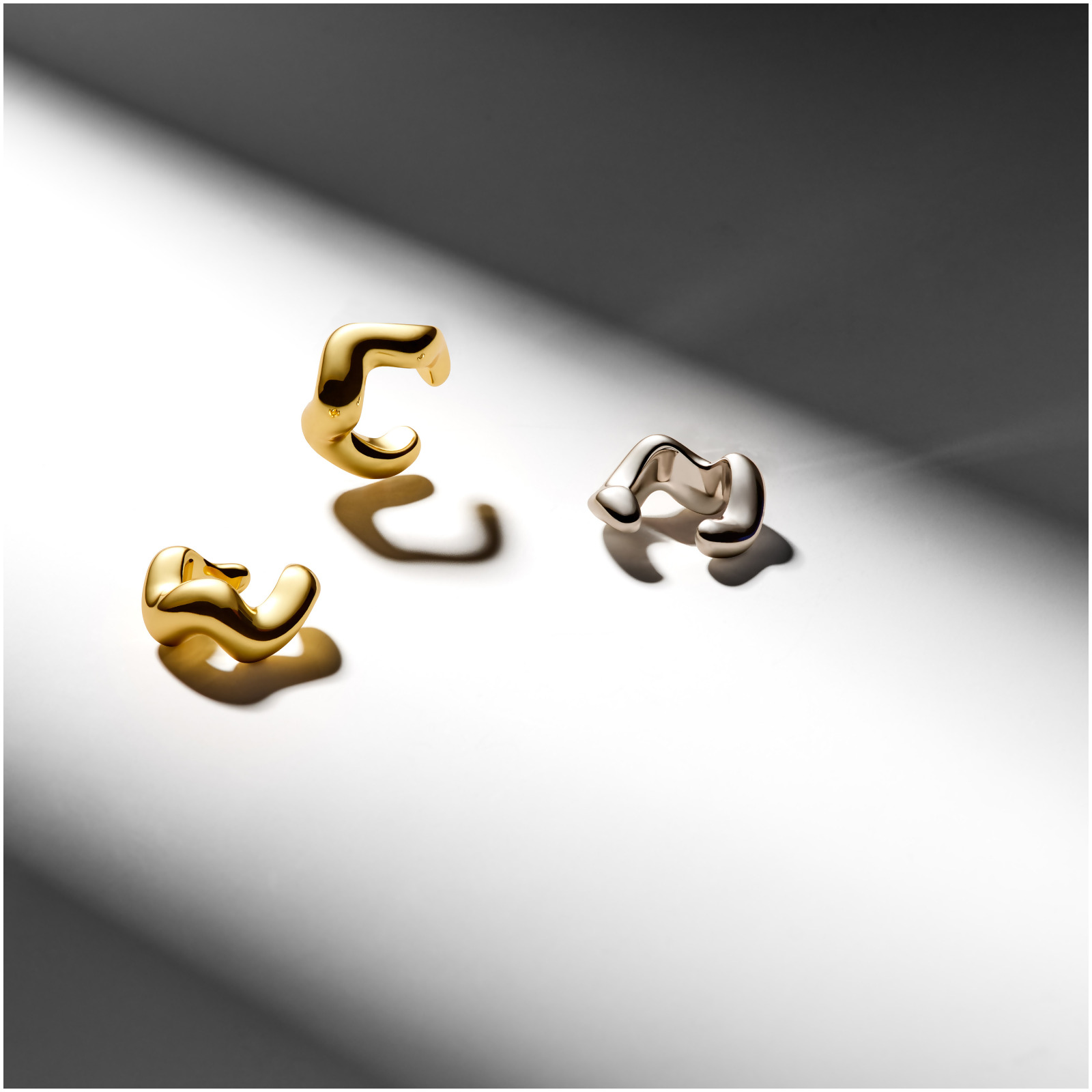PIPER – Wavy Ear Cuff