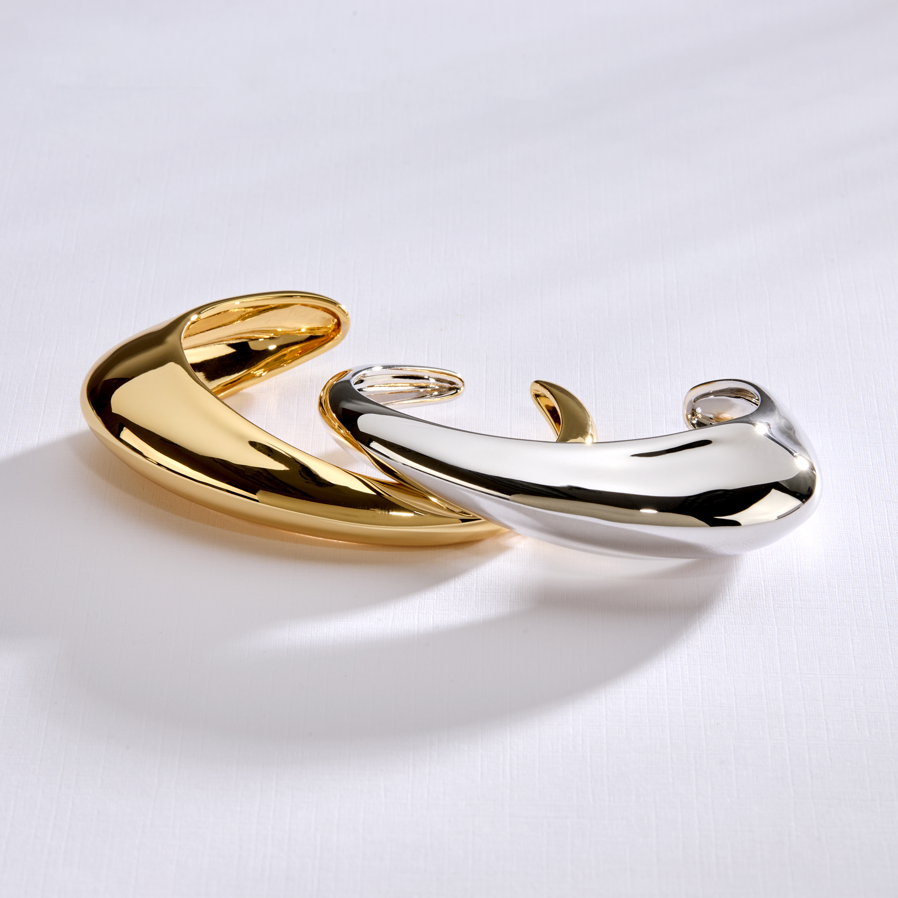 JADA – Statement Wrist Cuff (Set of Two)