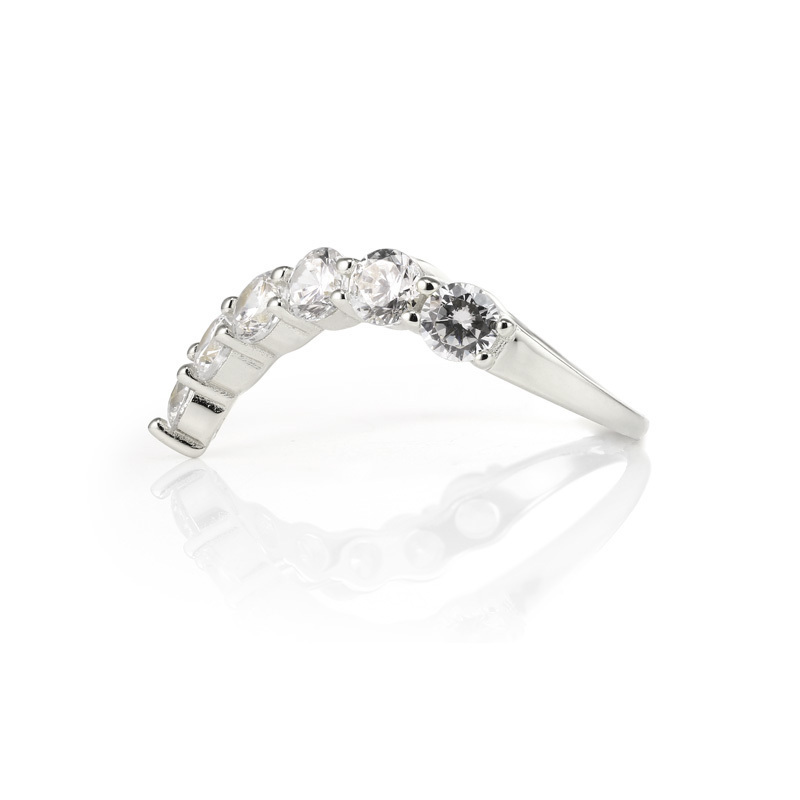 CHERI - V Shaped Bezel Set Ring