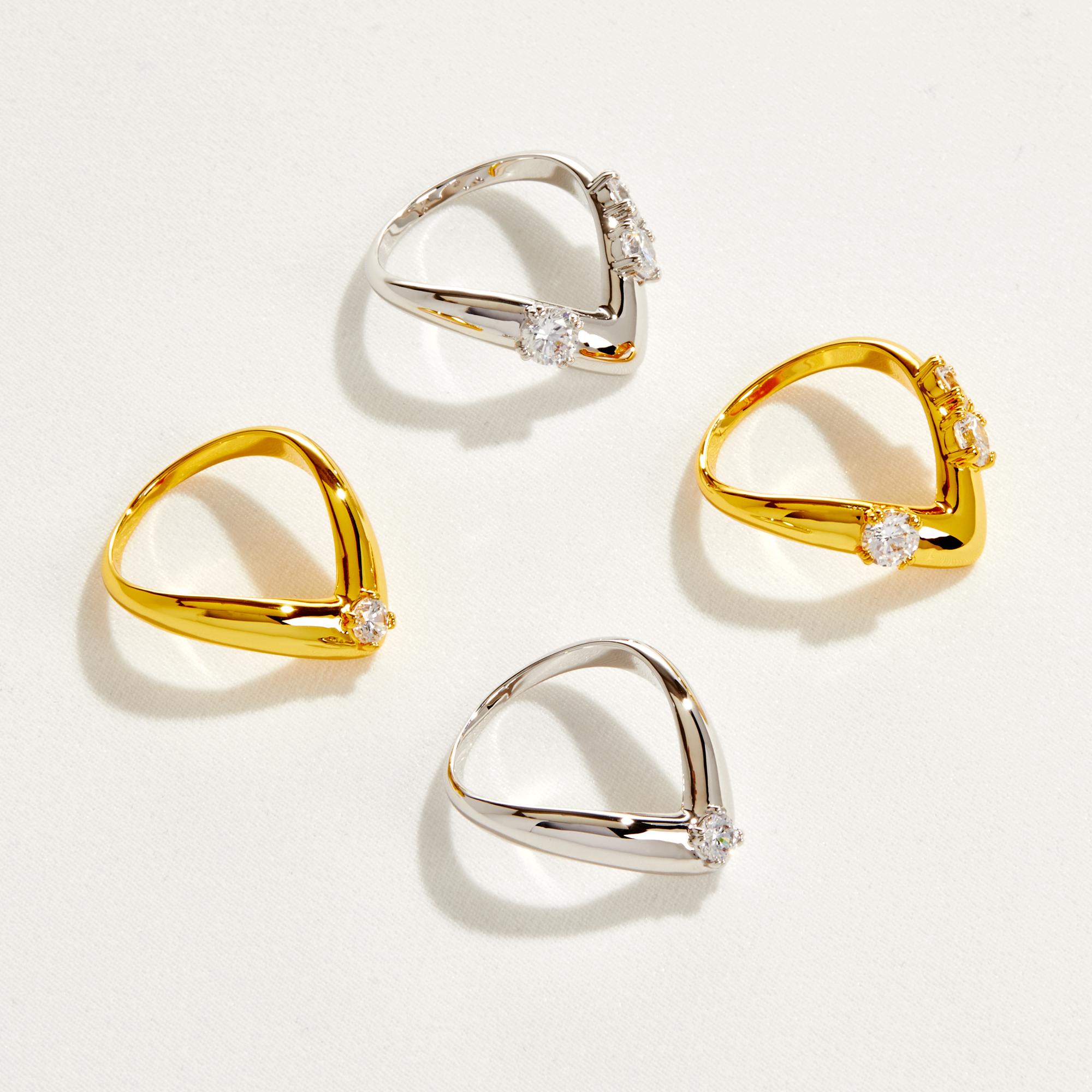 LEXI – Prong Set V-Shaped Ring Duo