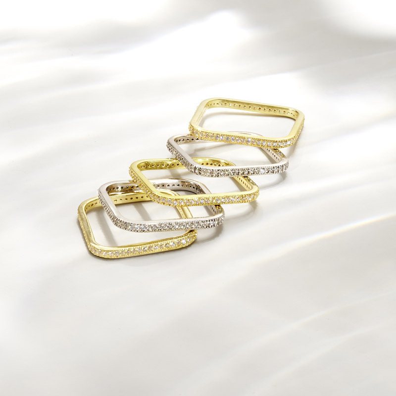 HARLOW - Anillo cuadrado en engaste pavé
