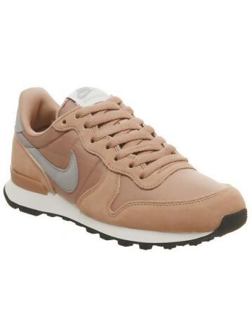 office nike internationalist