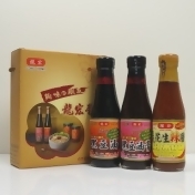龍宏綜合醬料小禮盒 ( 小御珍黑豆油*1 + 小御珍黑豆油膏*1 + 小豆乳花生辣醬*1 ) 龍宏綜合醬料小禮盒 ( 小御珍黑豆油*1 + 小御珍黑豆油膏*1 + 小豆乳花生辣醬*1 )
