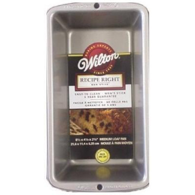 Wilton 2105-950 8.5 x 4.5 in. Recipe Right Non-Stick Bakeware Loaf Pan - Medium 