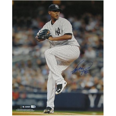 Athlon CTBL-017832 Ivan Nova Signed New York Yankees Photo - Vertical Pitching - MLB Hologram - 16 x 20 