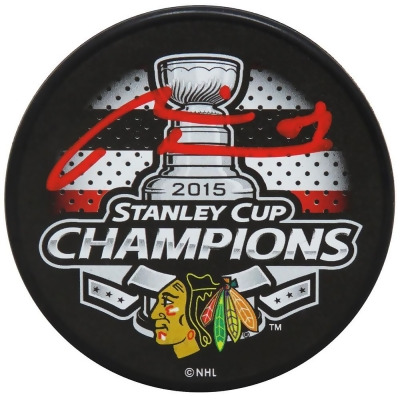 Schwartz Sports Memorabilia HOSPUC406 NHL Marian Hossa Signed Chicago Blackhawks 2015 Stanley Cup Champs Logo Hockey Puck - Red Ink 