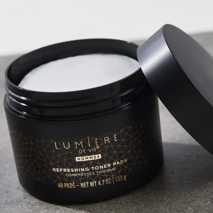 Lumière de Vie Hommes Refreshing Toner Pads open jar showing pads inside
