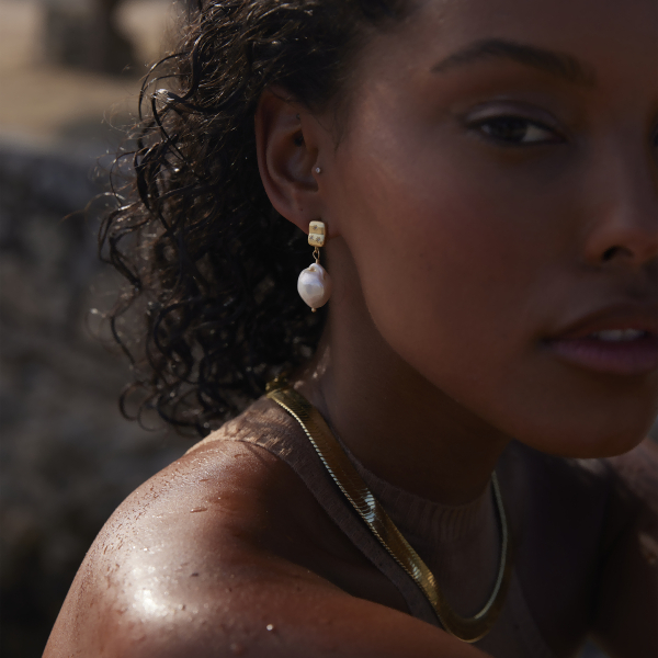 AMELIA – Oversized Freshwater Pearl Drop Earrings - Gold | Clear & Pearl