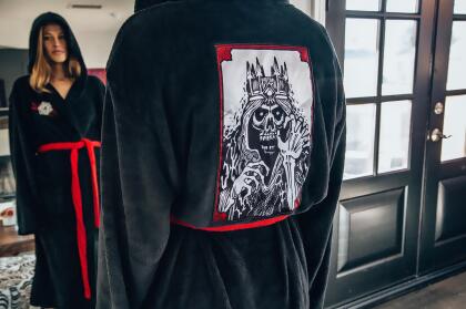 Dungeons & Dragons Dungeon Master Bathrobe for Adults | One Size Fits Most alternate image