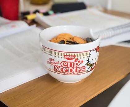 Hello Kitty Cup Noodle Japanese Dinnerware Set | 20-Ounce Ramen Bowl, Chopsticks alternate image