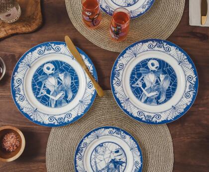 Disney The Nightmare Before Christmas Jack and Sally 8-Piece Dinnerware Set alternate image