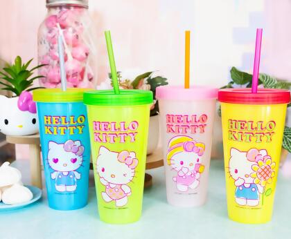 Sanrio Hello Kitty Garden Doodle Color-Changing Plastic Tumbler Cups | Set of 4 alternate image