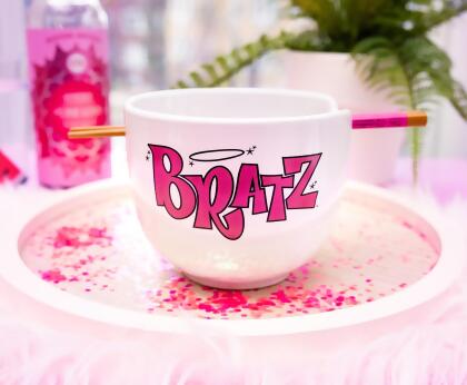 Bratz 20-Ounce Ceramic Ramen Bowl and Chopstick Set alternate image