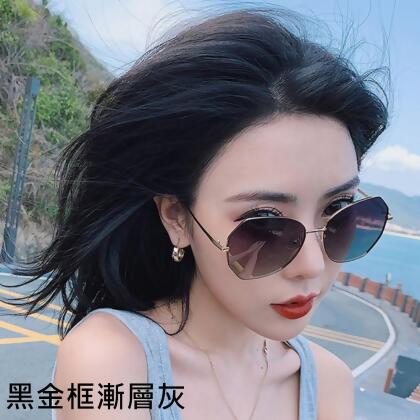 顯小臉不規則多邊形金屬框漸層鏡片 甜美氣質顯小臉太陽眼鏡 ♥ 女孩文青夏日戶外時尚百搭休閒防紫外線墨鏡 (附贈眼鏡盒) (4色) X RUNWAY FASHION ICON 