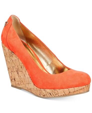 round toe wedge pumps