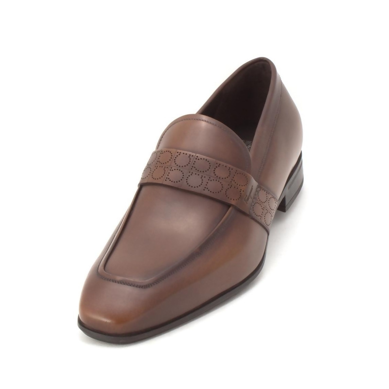 round toe penny loafer