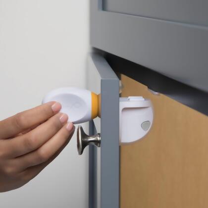 Safety 1st Adhesive Magnetic Lock System (2-Lock Set) HS292 alternate image