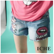 ICHE 衣哲 時尚嘴唇釘飾抓破造型單寧牛仔短褲 ICHE 衣哲 時尚嘴唇釘飾抓破造型單寧牛仔短褲
