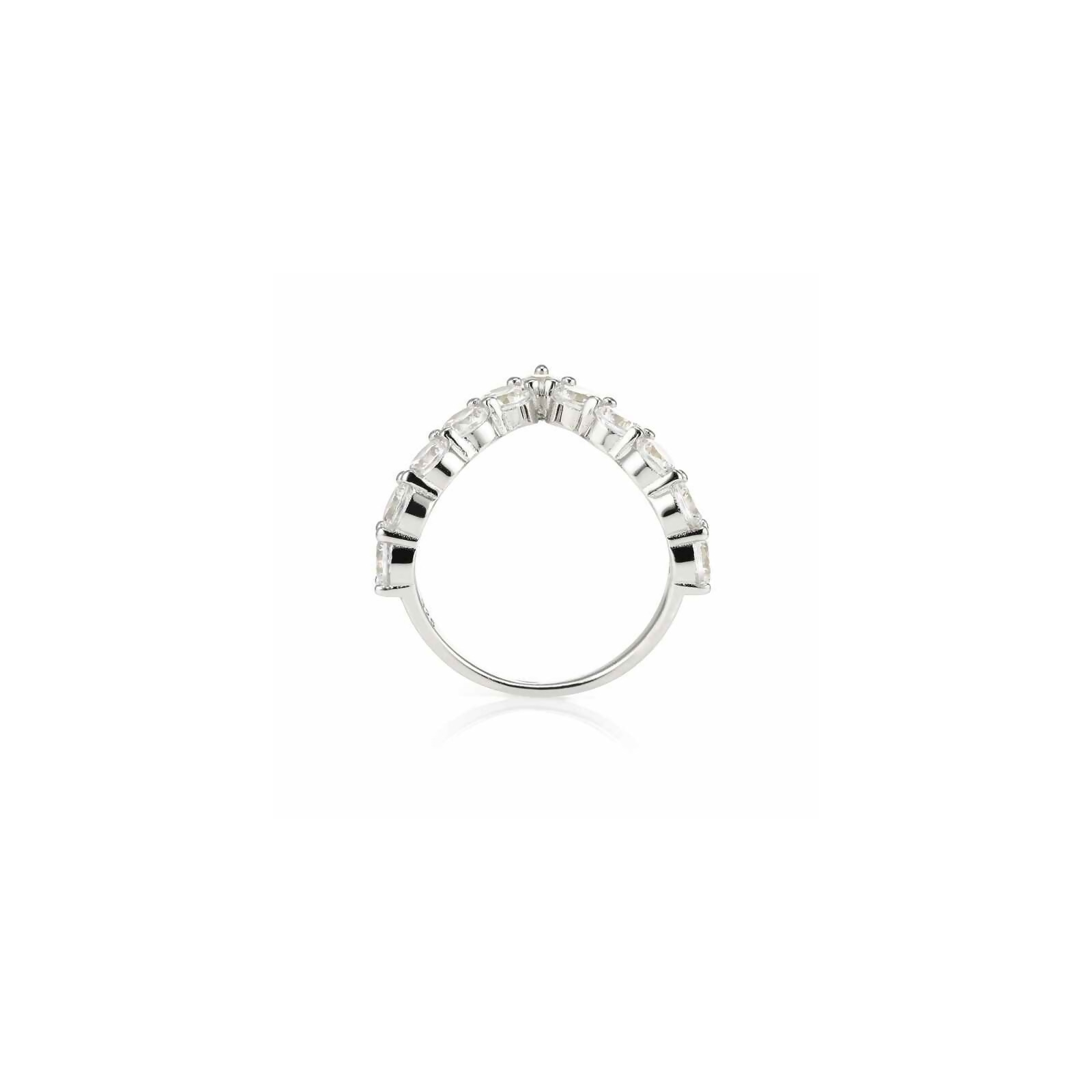 CHERI - V Shaped Bezel Set Ring