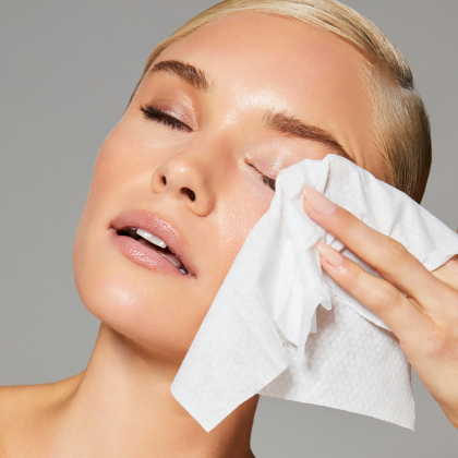 Motives&reg; Makeup Remover Towelettes alternate image