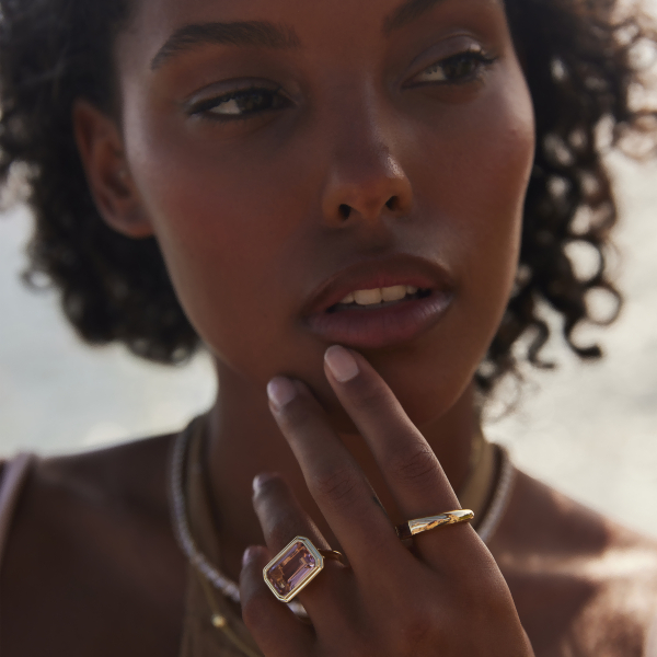 MARGOT – 橫鑲單鑽戒指