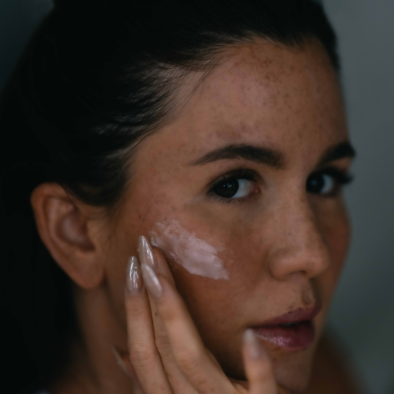 若美芙&trade;極致亮白防曬乳SPF50