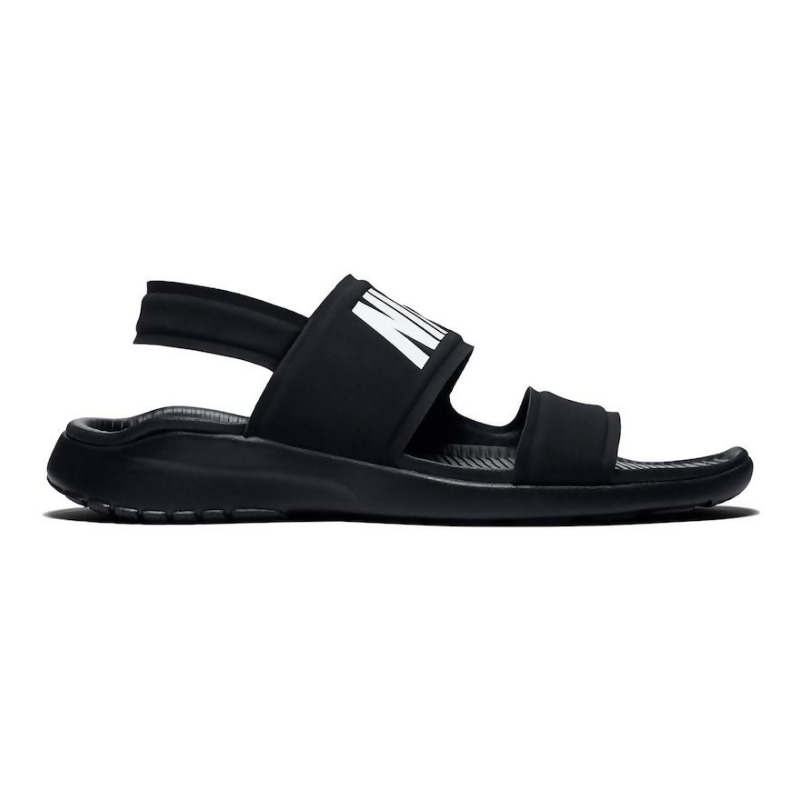black sandals size 7