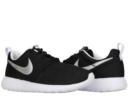 roshe one black and white