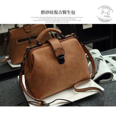 經典復古菱格磨砂魚口設計醫生包 棕色 灰色 白色 黑色 P G Shop From 松果購物at Shop Com Tw