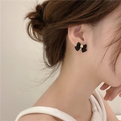 【預購】赫本風．法式蝴蝶結耳環～２色（耳針、耳夾款都有） 