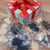 【聖誕🎄限定禮盒🎁】手工藜麥黑朱古力及曲奇 【聖誕🎄限定禮盒🎁】手工藜麥黑朱古力及曲奇