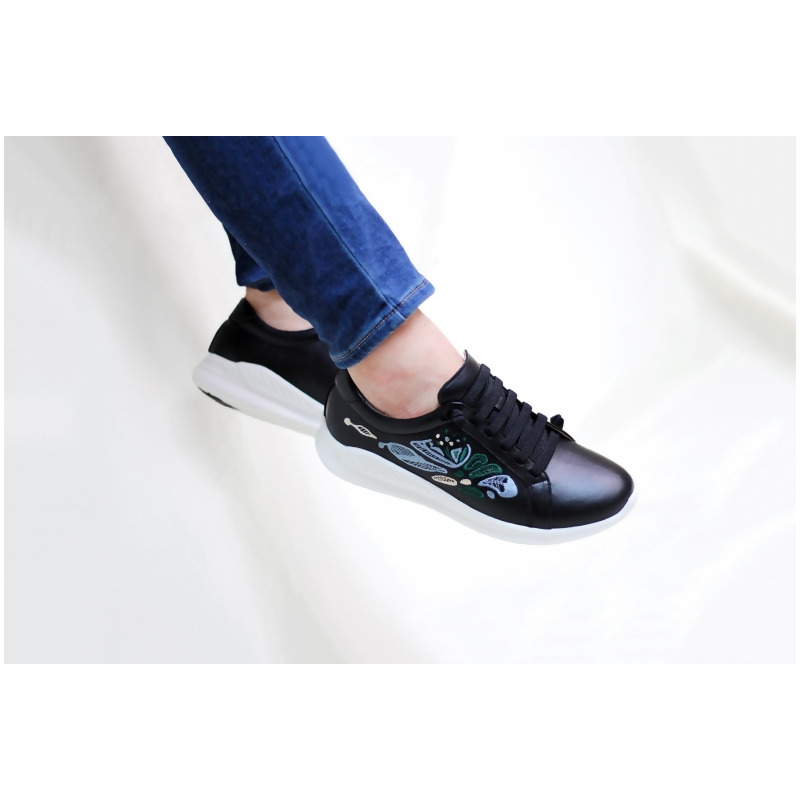 新色 刺繡慢跑鞋 府城輿圖 經典黑 39 腳長24 5cm From Hsiu創意手工繡花鞋at Shop Com Tw