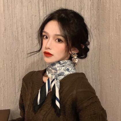 買一送二$699｜EJS-韓版復古氣質簡約仿真絲領巾(one size:70cm)|頸間散發女人味｜蠶絲絲巾換個綁法變飾品|多款花樣|小香風-粉色銀鍊-黑茶花-藍色腰果 