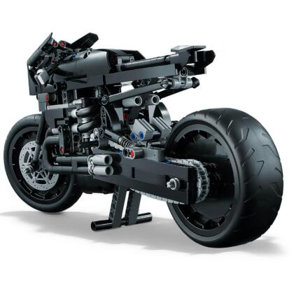 LEGO 42155 Technic The Batman Batcycle alternate image