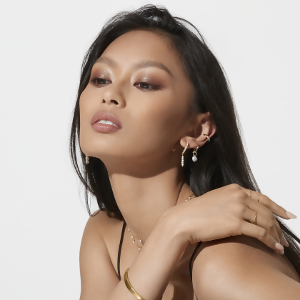 AVIVA – Glass Pearl Ear Cuff alternate image