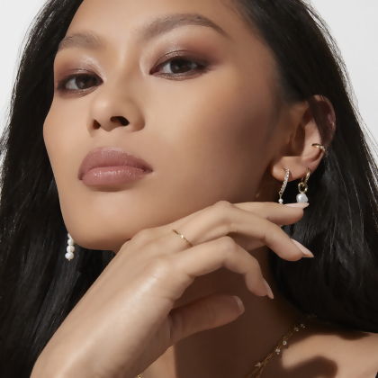 AVIVA – Glass Pearl Ear Cuff alternate image