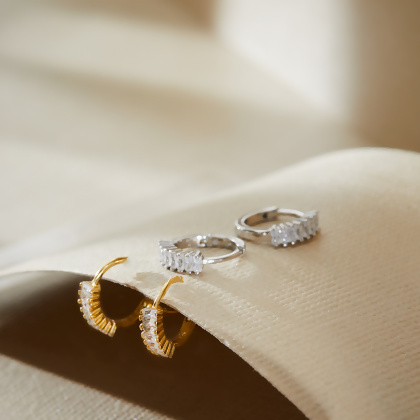  Layered Layered Geo - Mini Baguette Huggie Earrings in gold and silver 