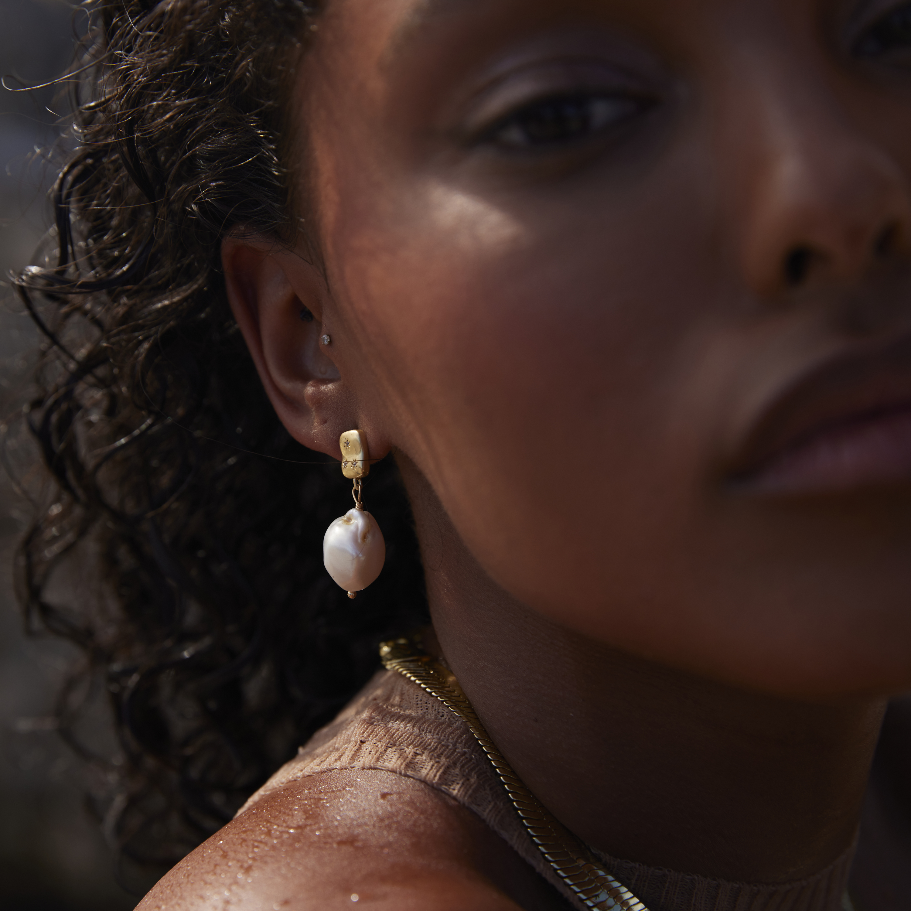 AMELIA – Oversized Freshwater Pearl Drop Earrings alternate image
