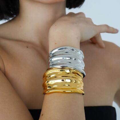 JACLYN – Wide Wrist Cuff alternate image