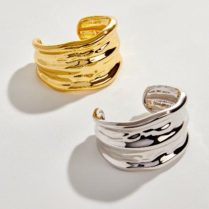 JACLYN – Wide Wrist Cuff alternate image